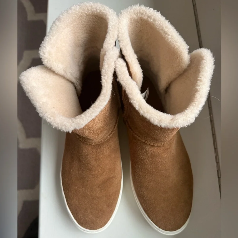 UGGs RARE Sherpa lined booties -  EUC!!!! size 9